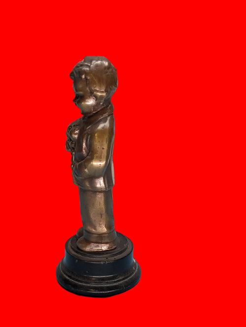 Antike Bronzefigur Junge auf Marmorsockel – Frankreich um 1800, 21 cm