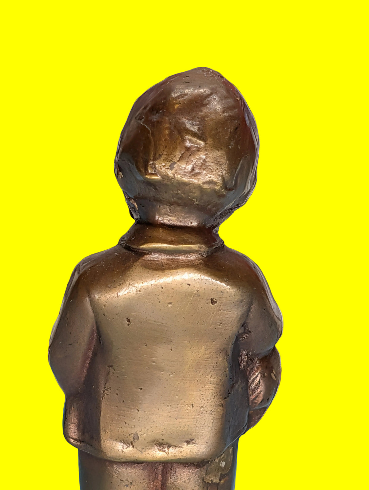 Antike Bronzefigur Junge auf Marmorsockel – Frankreich um 1800, 21 cm
