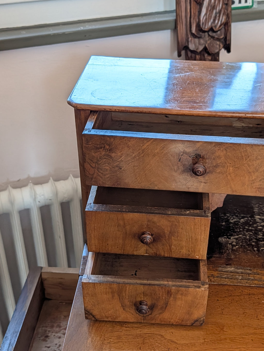Antiker Sekretär / Schreibtisch Louis Philippe – Nussbaum, Mitte 19. Jahrhundert