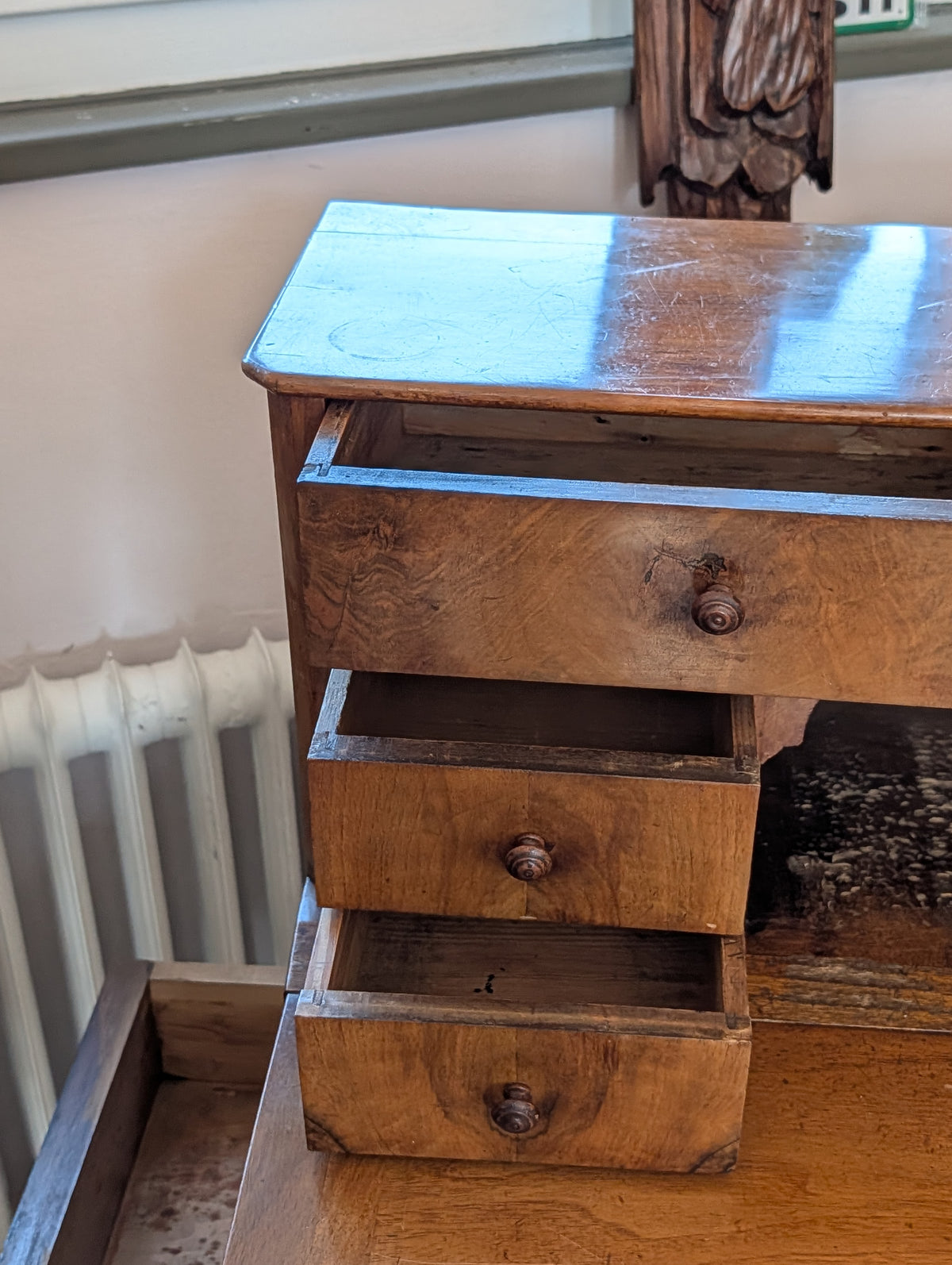 Antiker Sekretär / Schreibtisch Louis Philippe – Nussbaum, Mitte 19. Jahrhundert