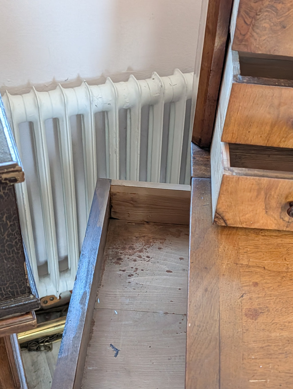 Antiker Sekretär / Schreibtisch Louis Philippe – Nussbaum, Mitte 19. Jahrhundert