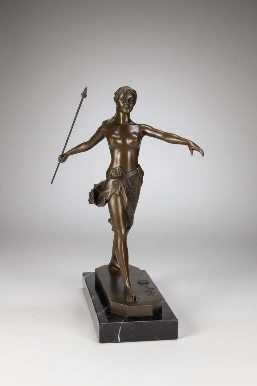 Bronzeskulptur Diana Kriegerin mit Speer – Signiert R. Leger, Art Déco, 41 cm