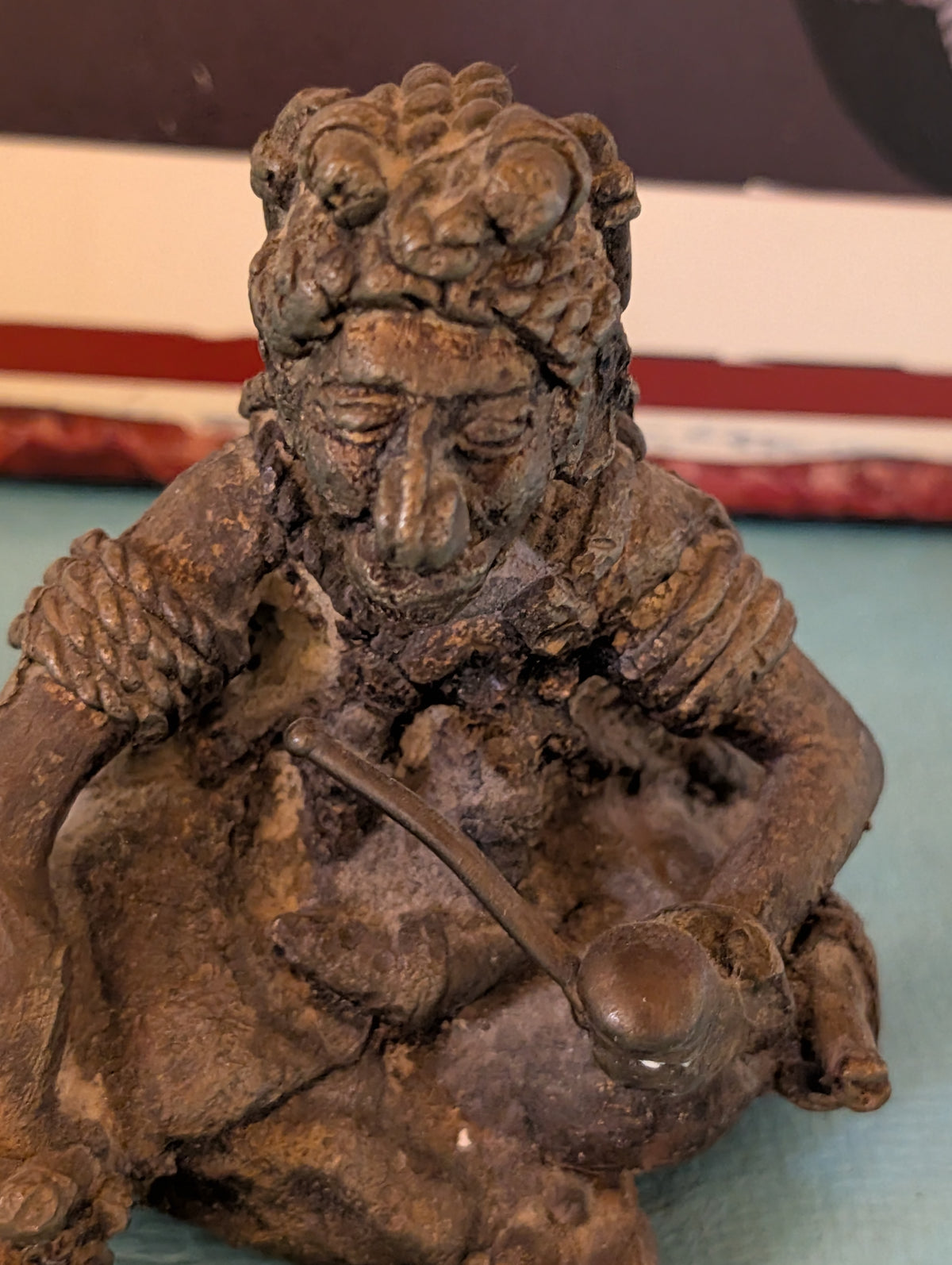 ANTIKER BRONZE ODER METALL FIGUR SITZENDEN MANNES GOTTHEIT