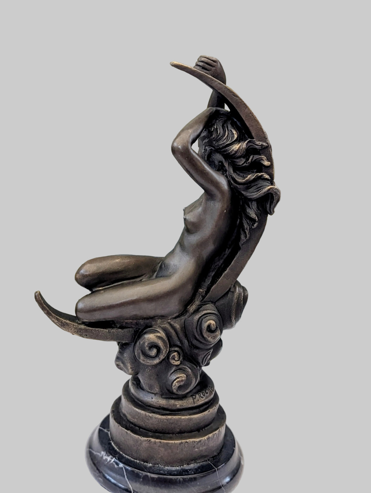 Bronze Figur Dame am Mond – 33 cm Hoch, Dekorative Skulptur