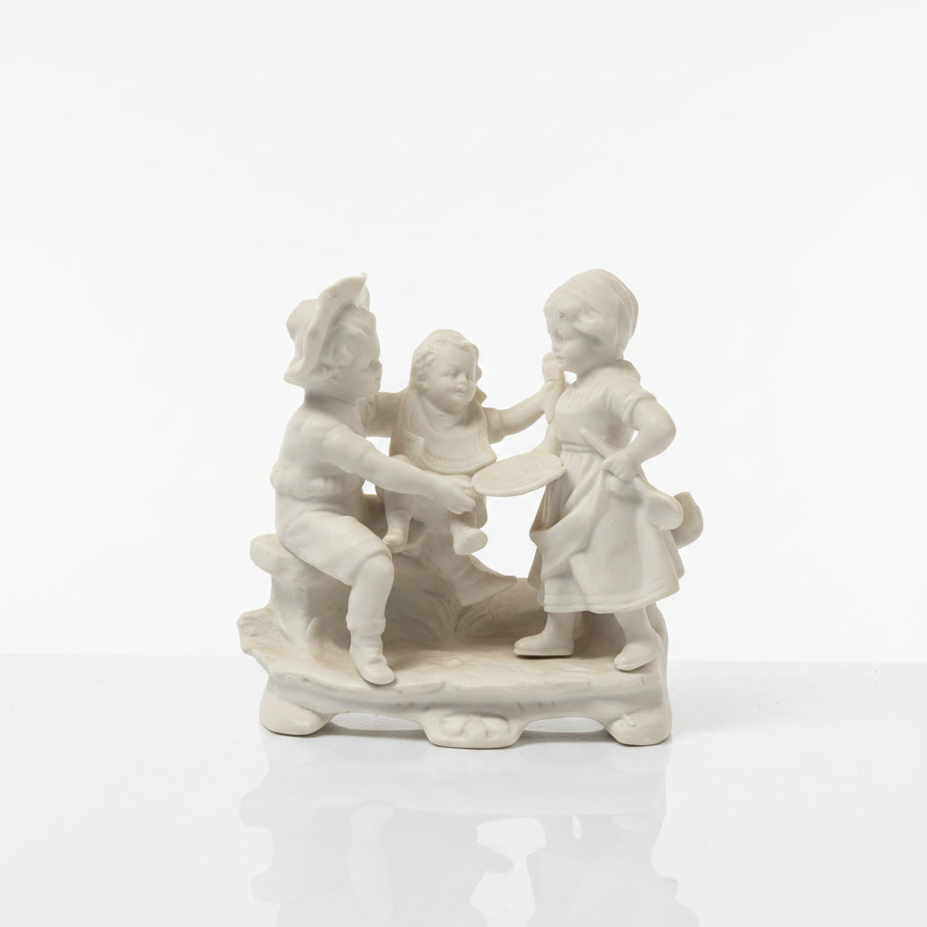 Antike Bisquit Porzellan Figurengruppe – 3 Spielende Kinder – 11 cm – 19./20. Jh.