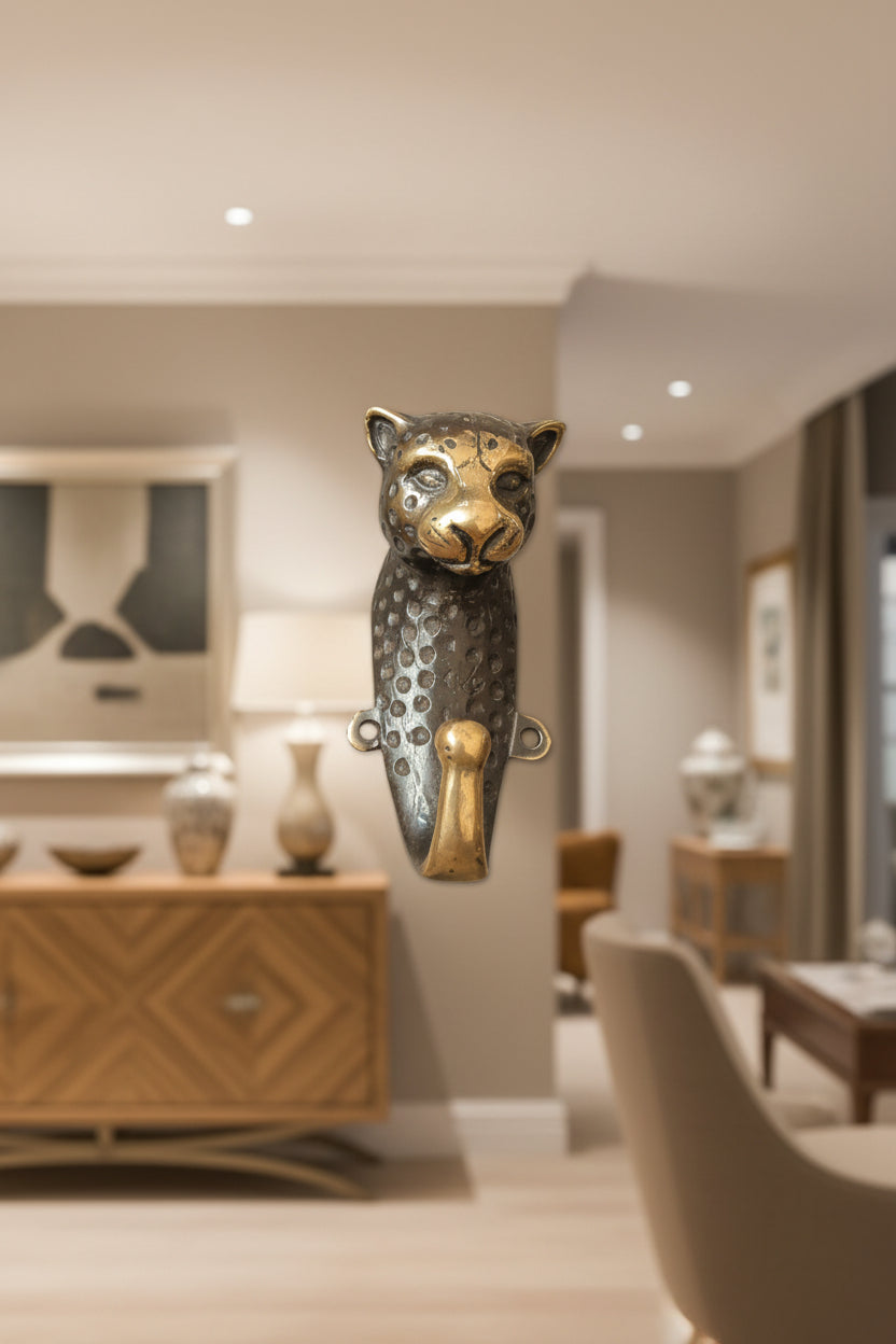 Dekorativer im Leoparden Design – Dekorativer Bronzehaken, Höhe 12 cm