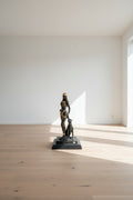 Kleopatra mit Panther – Grosse Goldfarbige Figur, Liebhaberstück