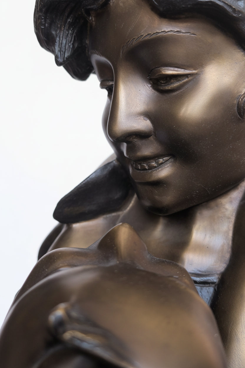 Figur Mutter und Kind auf Marmorsockel – Bronze oder Zinkguss, 47 cm