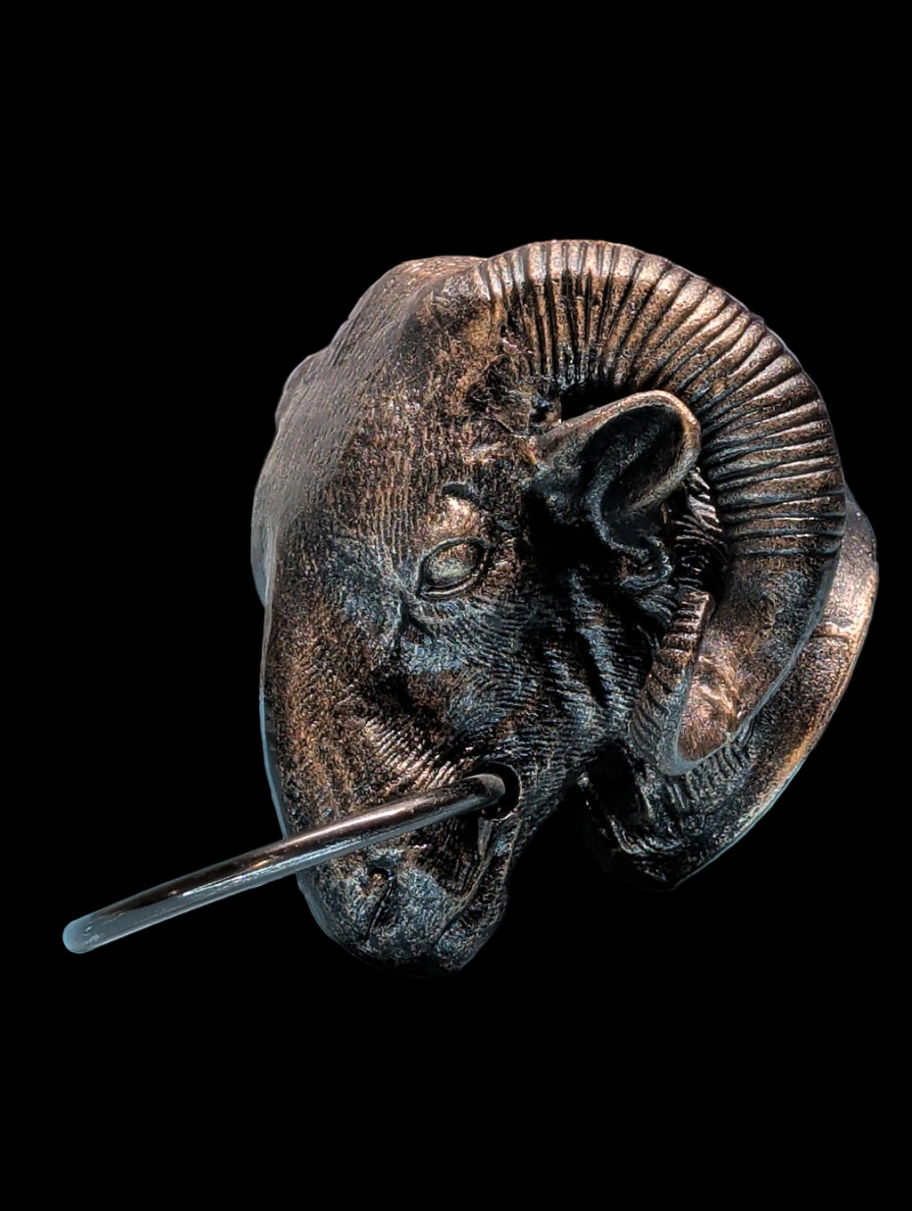Handtuchhalter Schafsbock aus Gusseisen – Naturgetreu, Schwer, Dekorativ