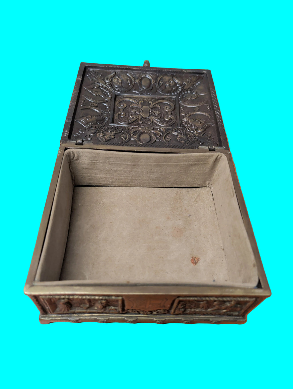 Antike Bronze Schatulle – Reich Verziert – 17 × 15 × 8 cm – Sammelstück