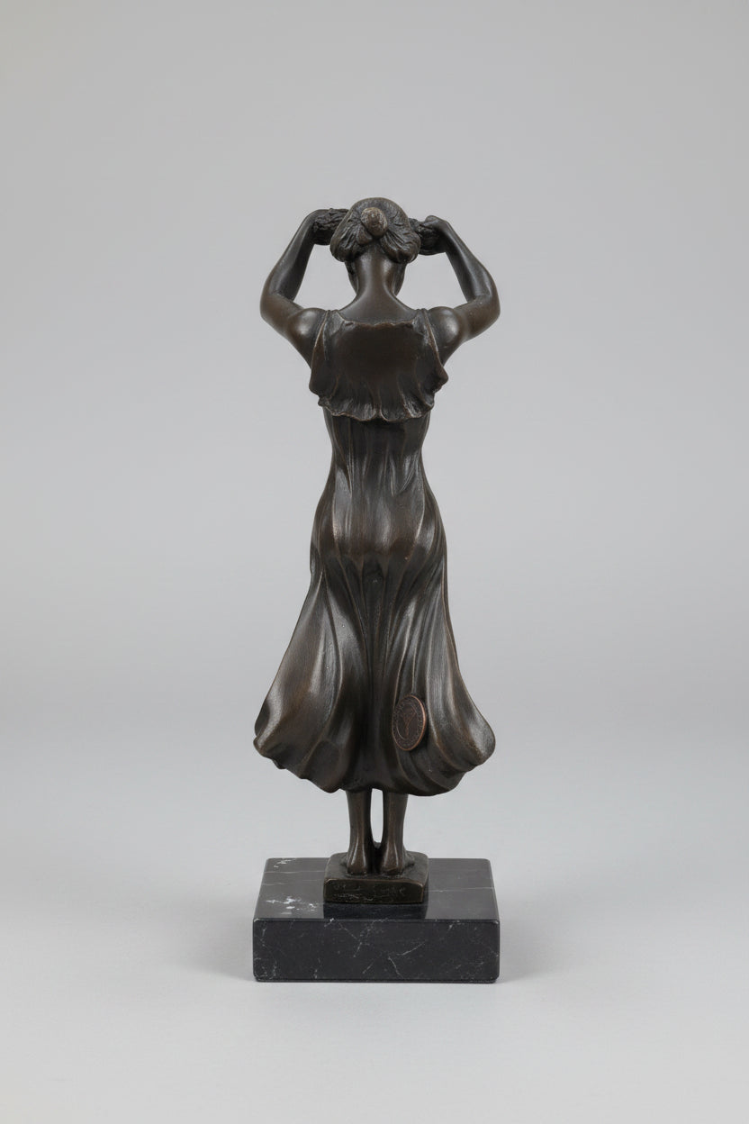 Bronzefigur auf Marmorsockel – Edles Sammlerstück