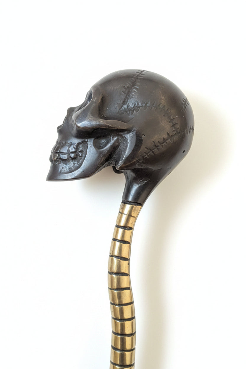 Vintage Skull Kleiderhaken mit Bronzekopf – Dekorativer Tuchhalter, Höhe 23 cm