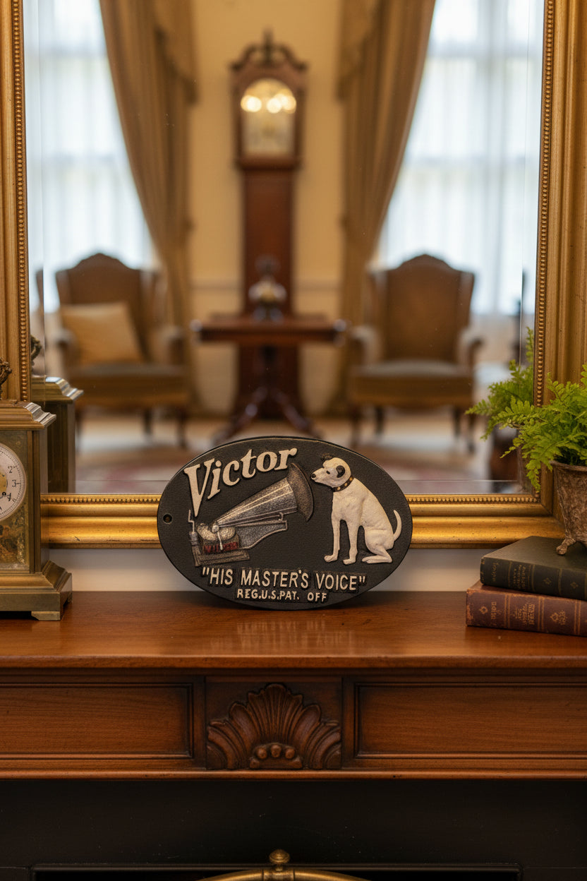 Gusseisen Werbeschild „His Master’s Voice“ – Victor / Nipper, 30 x 18 cm