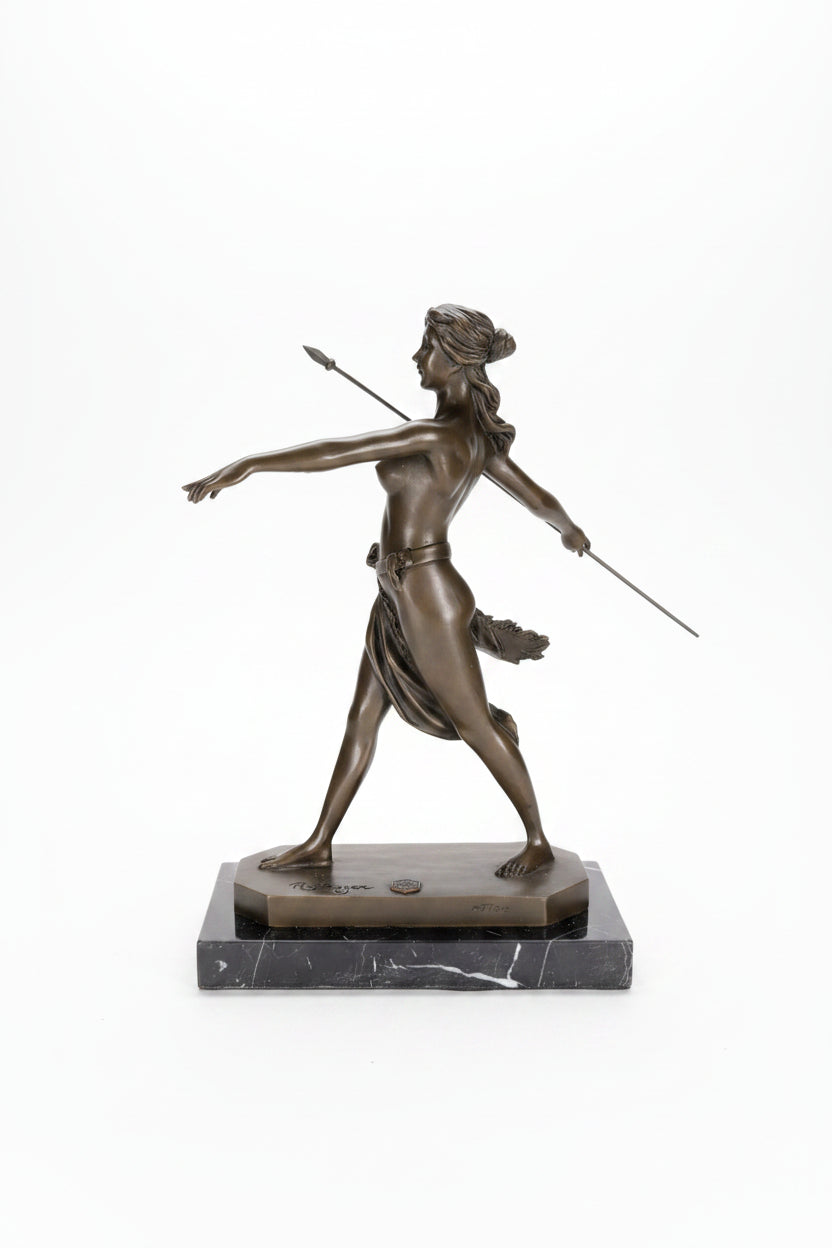 Bronzeskulptur Diana Kriegerin mit Speer – Signiert R. Leger, Art Déco, 41 cm