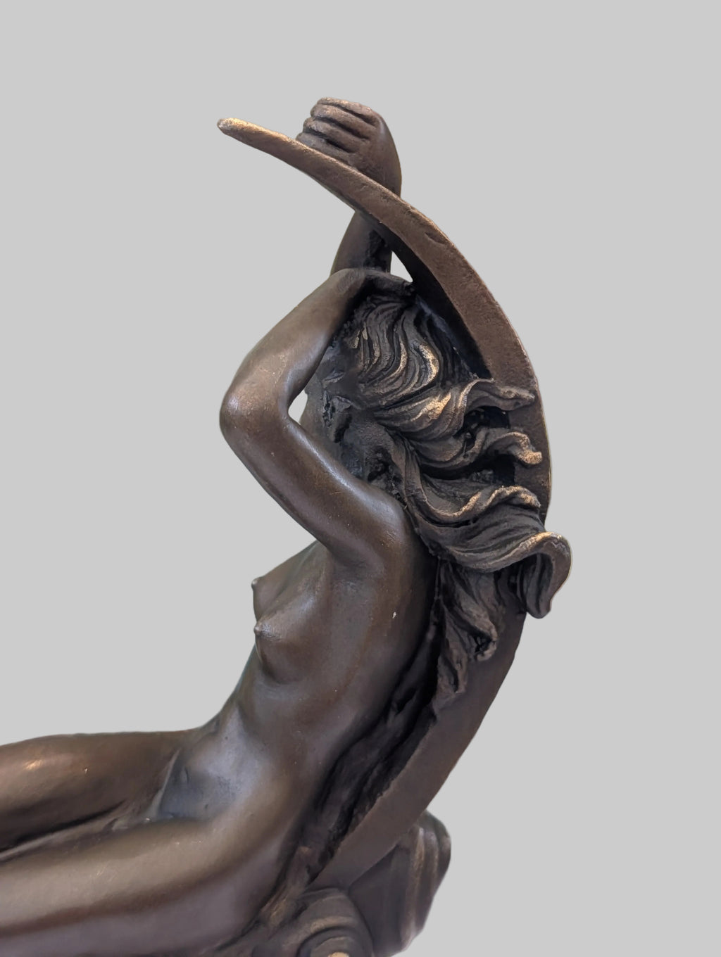 Bronze Figur Dame am Mond – 33 cm Hoch, Dekorative Skulptur