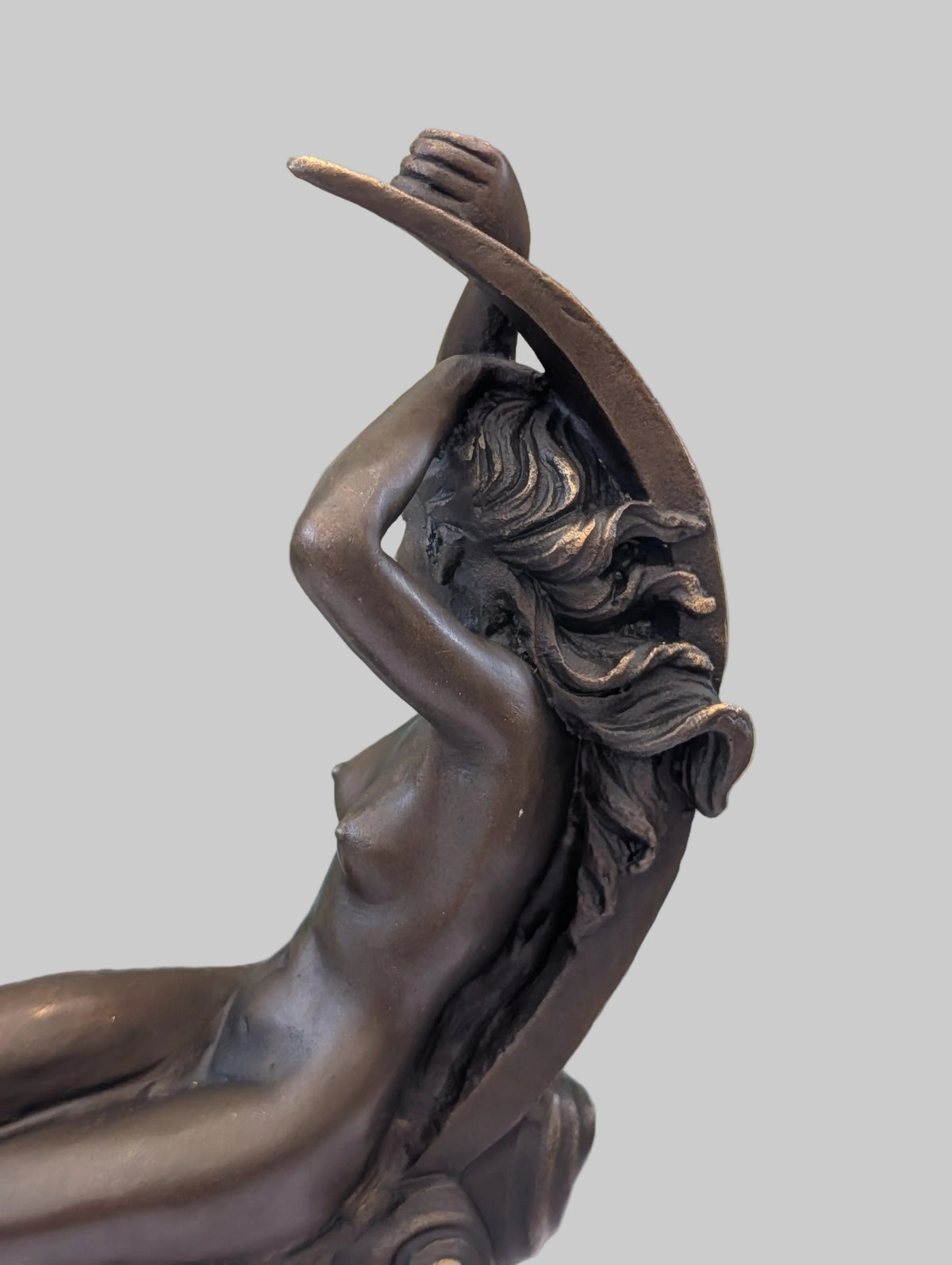 Bronze Figur Dame am Mond – 33 cm Hoch, Dekorative Skulptur