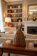 Moderne Lady Holzfigur mit Schirm und Tasche – Deko Liebhaberstück