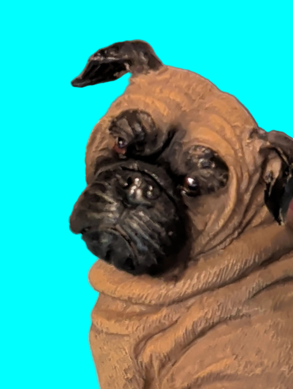 Mops Hund Figur aus Kunststoff – Drinnen & Draussen, Liebhaberstück