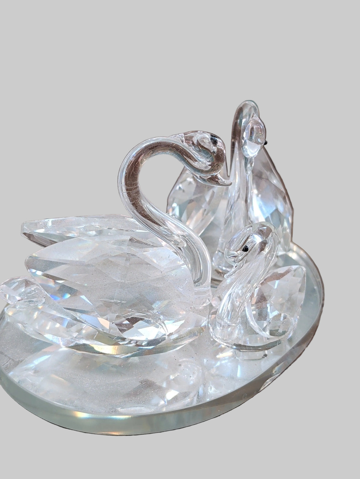 DEKORATIVE KRISTALLGLASS TIERMODELL DOPPELSCHWAN MIT KRISTALLELEMENTE